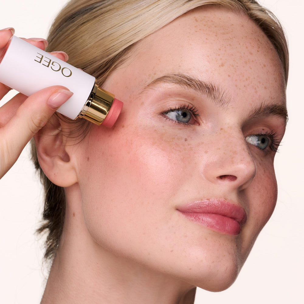Ogee Organic Tapioca Powder absorbs oil for a clean, shine-free finish.