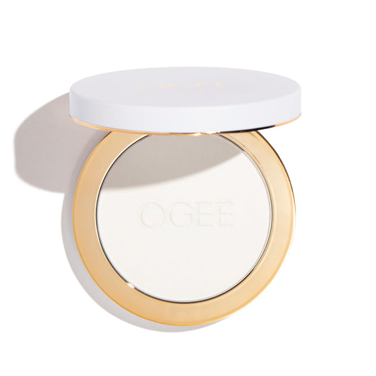 Ogee Sculpted setting powder in Stone case shows a weightless, second-skin finish.