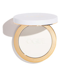Ogee Sculpted setting powder in Stone case shows a weightless, second-skin finish.