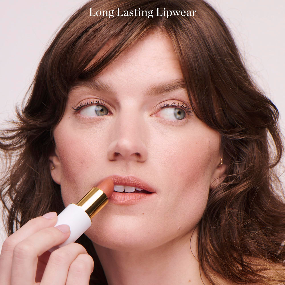 Ogee vanilla extract antioxidant infusion on lipstick tube reveals nourishing care during wear.