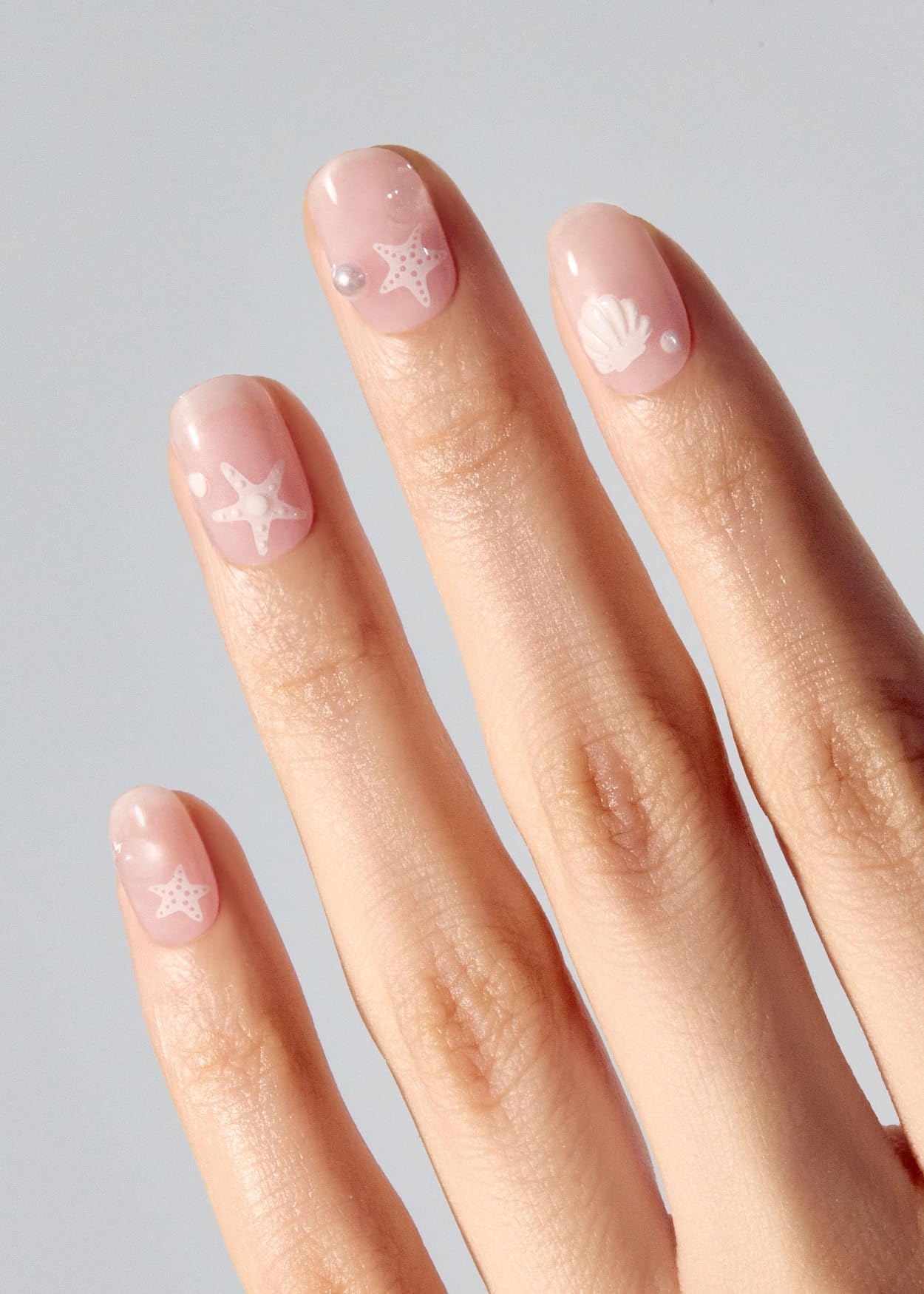 ohora Seashell Love application close-up showing easy-to-apply gel strips for quick nails
