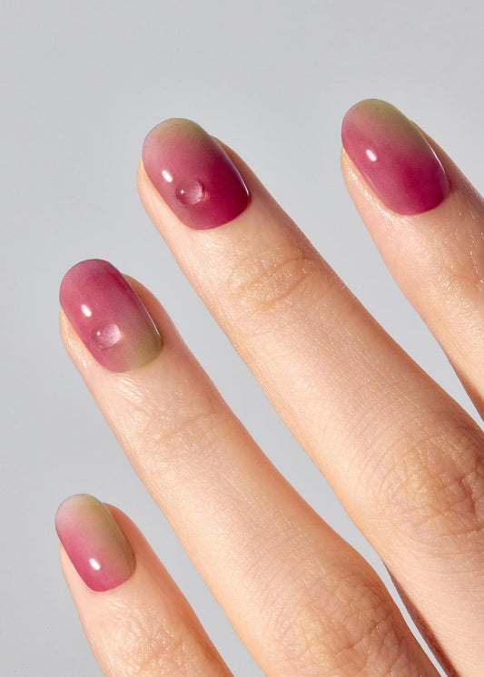 ohora Juicy Grape close-up shows smooth application on nail