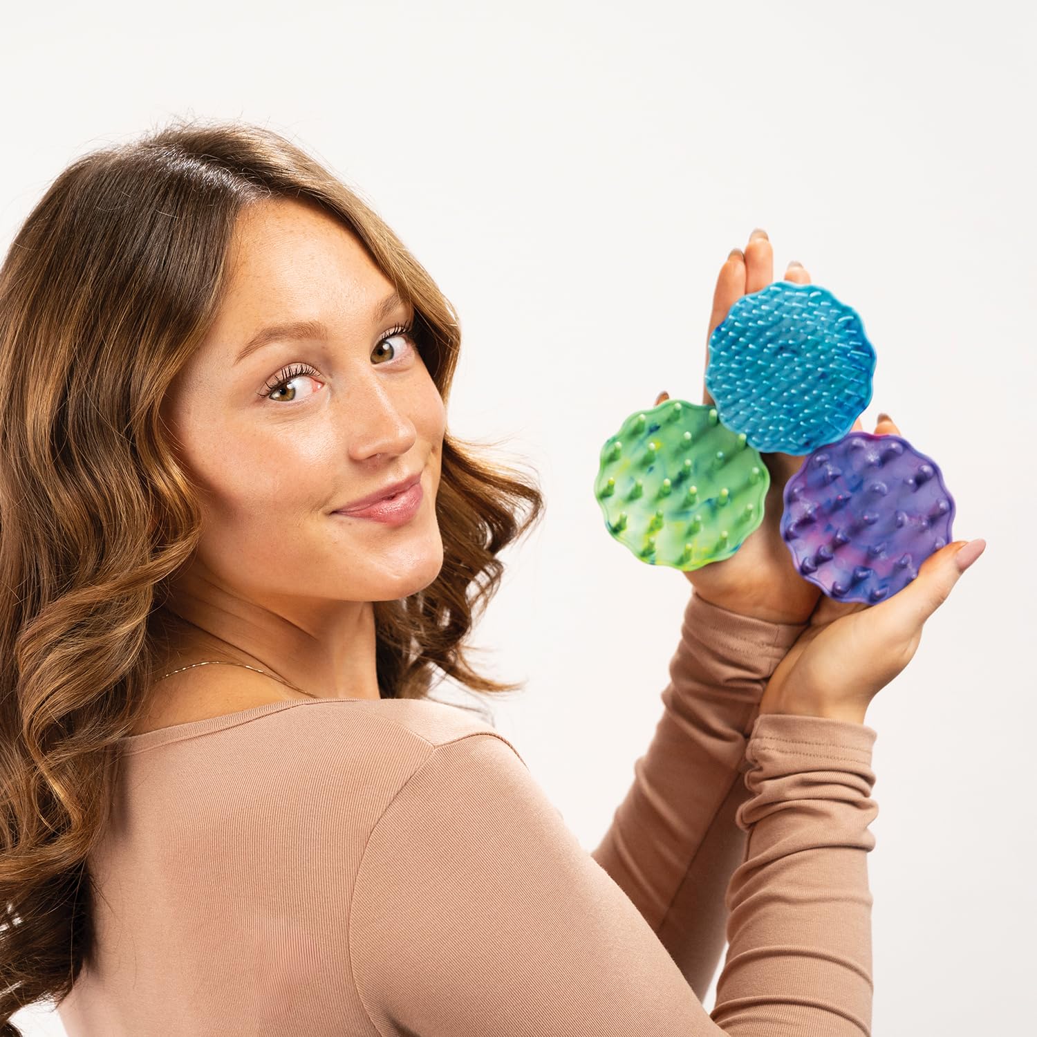 Olivia Garden Scalp Diva design suits wet or dry applications.