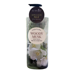 On The Body Daily Moisture Woody Musk bottle highlights premium scent and generous 1100mL size for daily use.