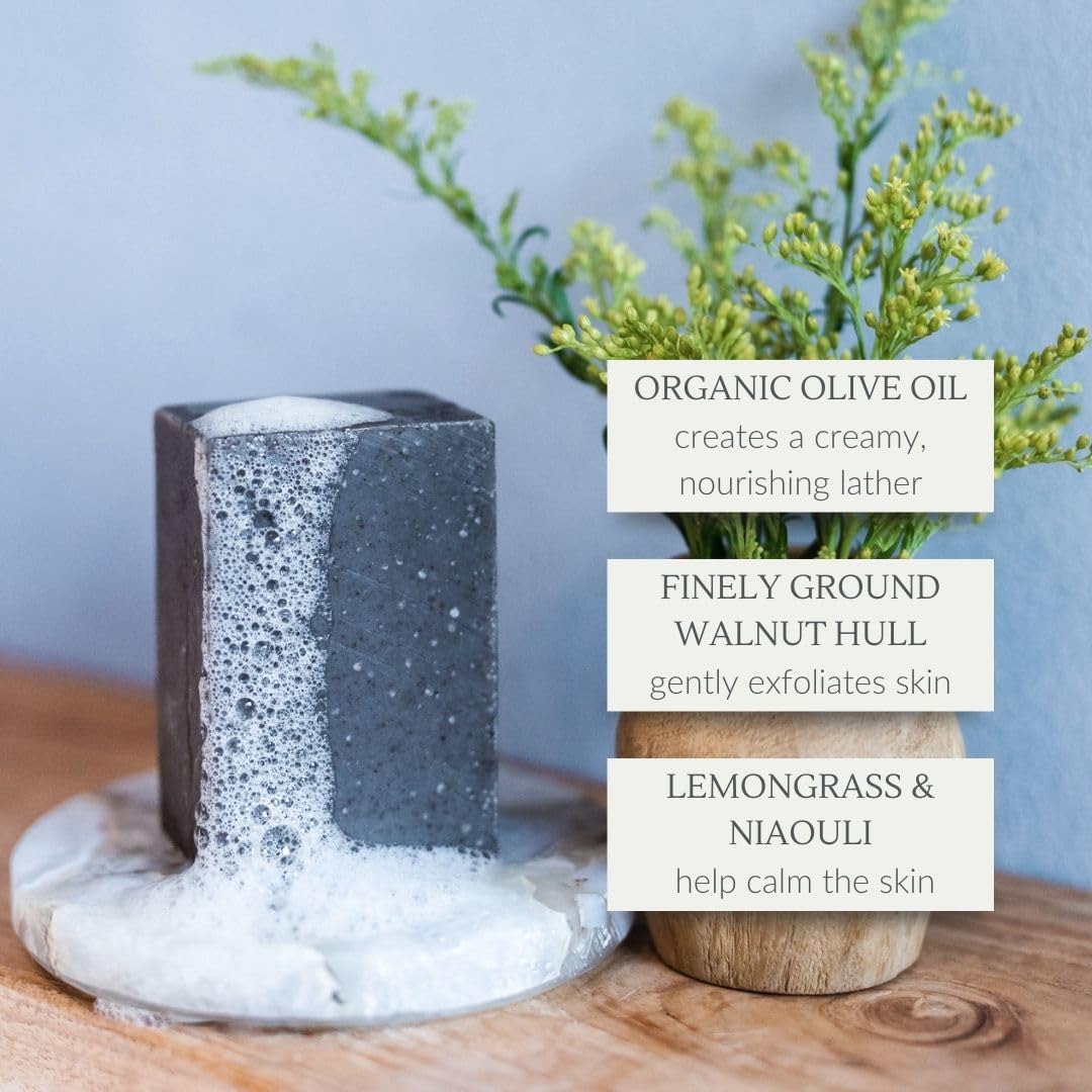 Activated bamboo charcoal purifies the skin without over-drying