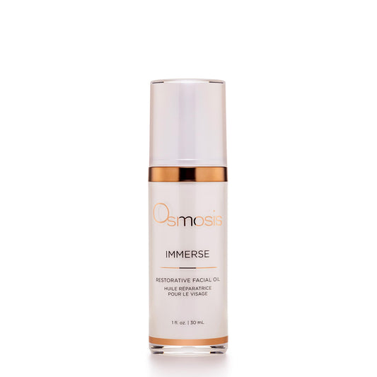 OSMOSIS Immerse bottle pour shows a silky hydrating oil for daily nourishment.