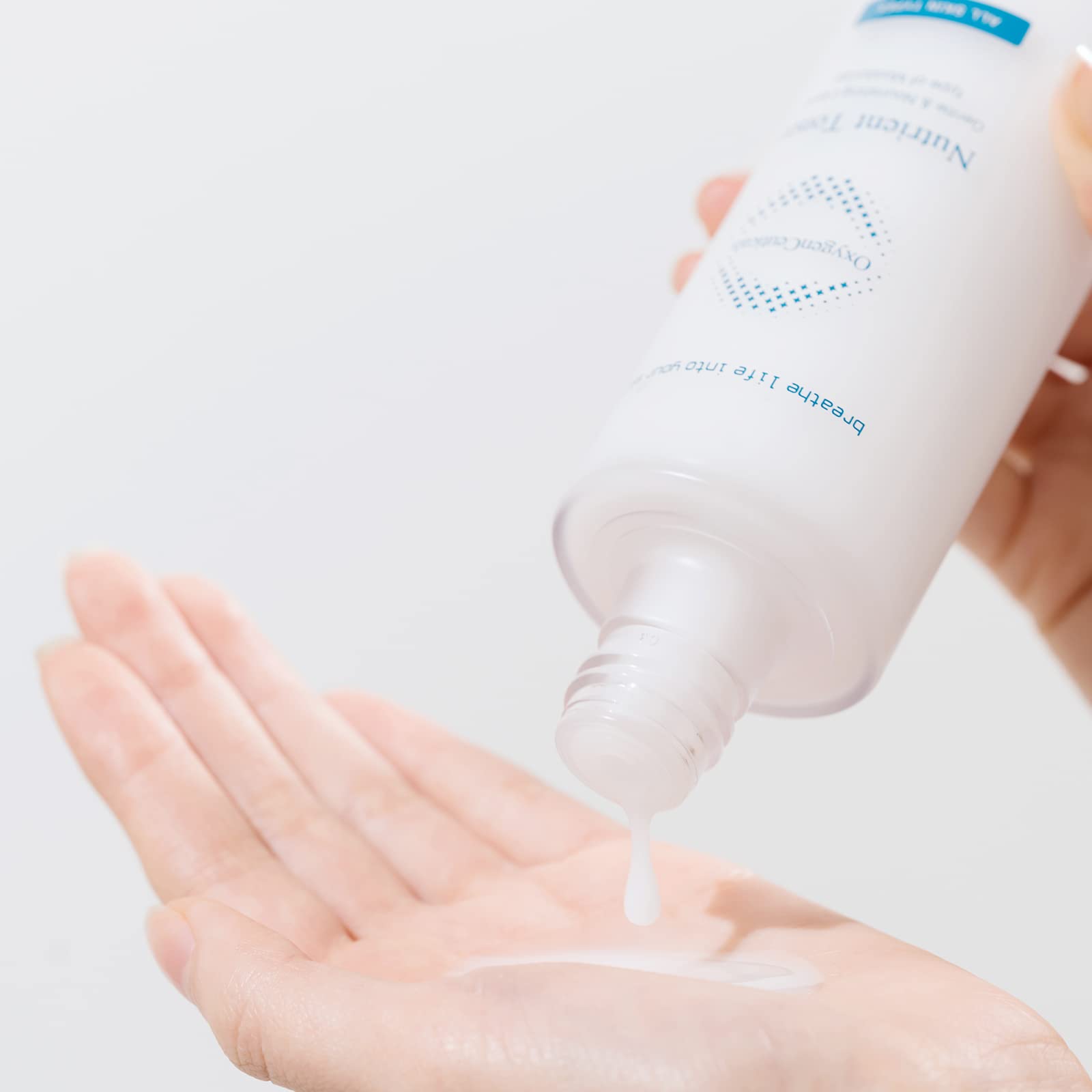 OxygenCeuticals Nutrient Toner with hyaluronic acid closeup for moisture retention