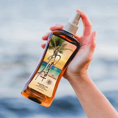 Panama Jack Trailblazer oil spray closeup—360° easy application