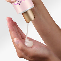 Pantene rich lather shampoo image showing creamy foam for smooth strands