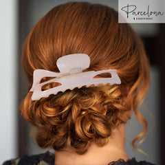 Parcelona no-slip grip hair claw demonstrates stable updo potential