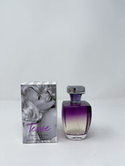 Paris Hilton Tease spray action captures effortless application for daily confidence.