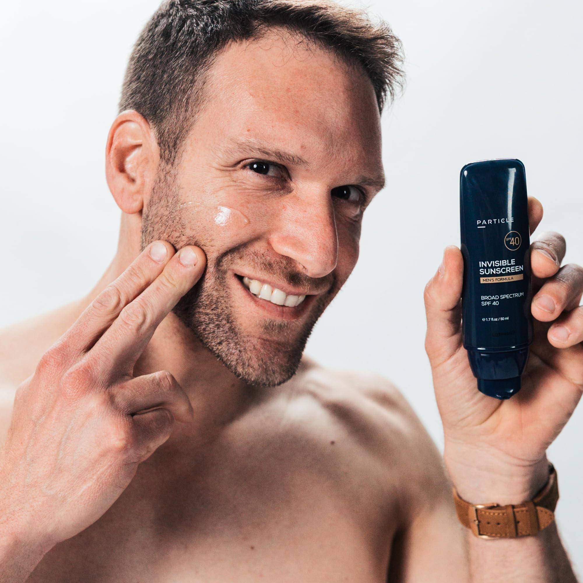 Particle Invisible Sunscreen with vitamin E delivers a refreshed skin feel.
