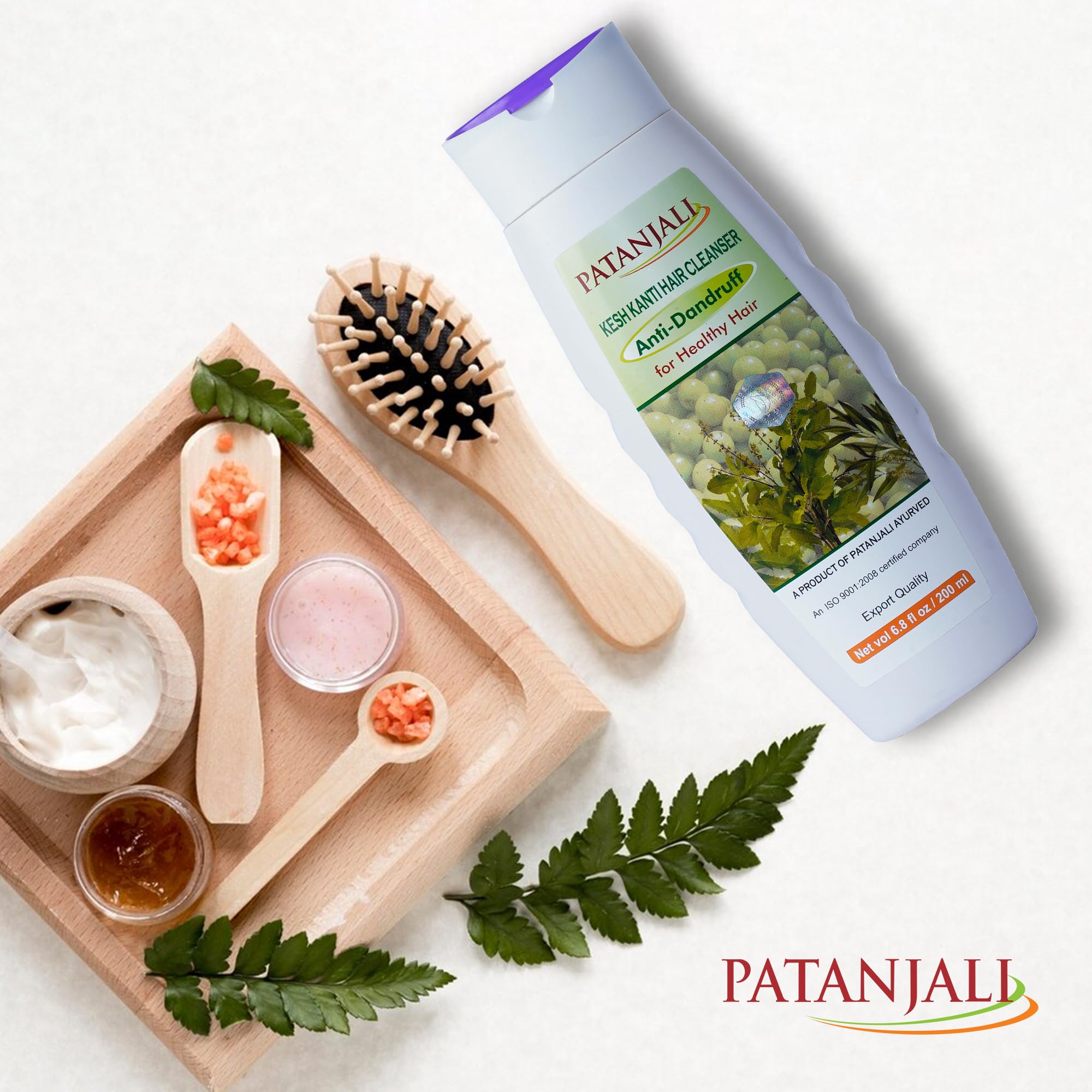 Patanjali Kesh Kanti foamy lather demonstrates thorough cleansing and scalp refreshment