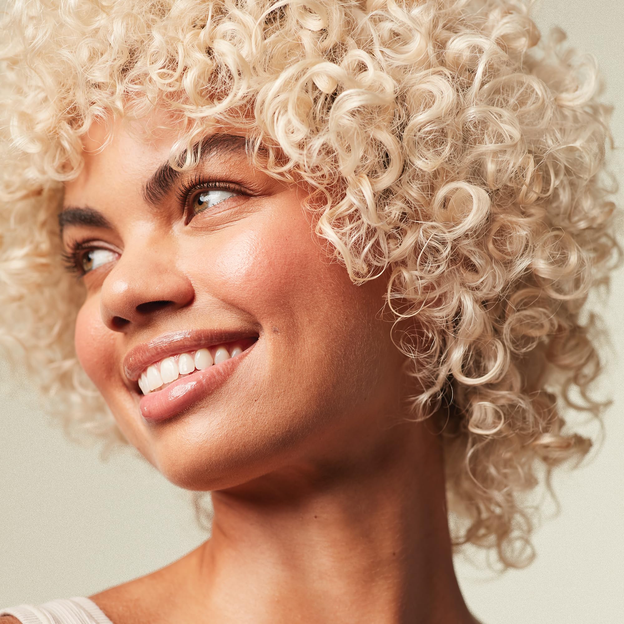 Shiny, healthy-looking hair after using Forever Blonde conditioner
