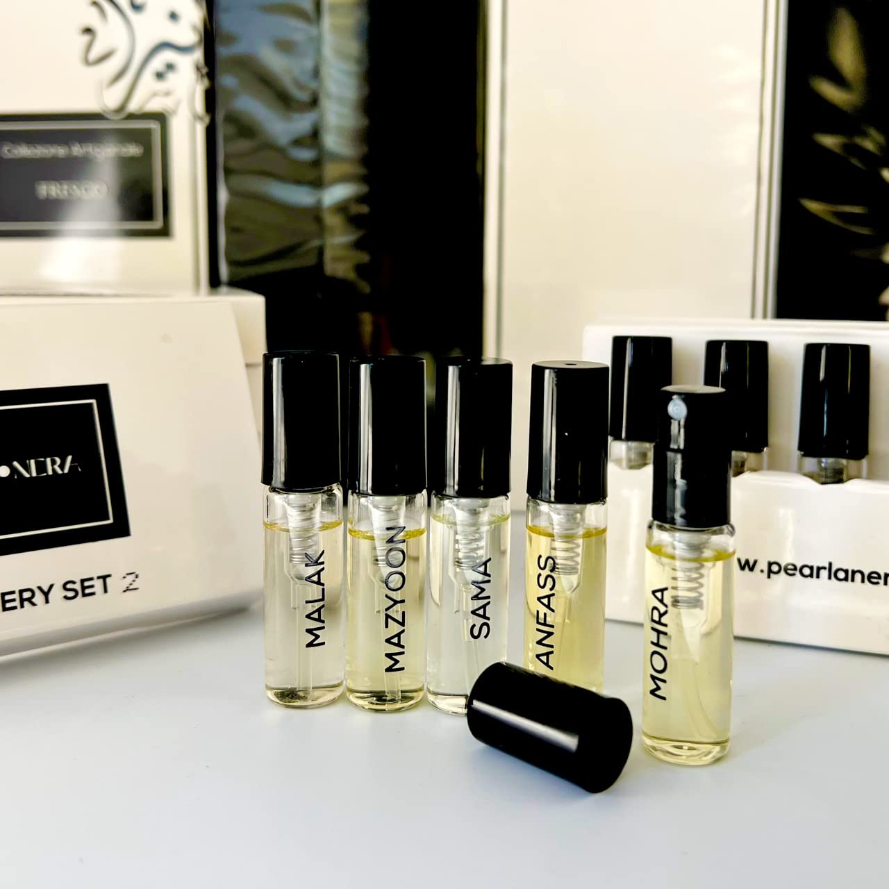 PEARLANERA ALMAS elegant packaging makes a refined gift option.