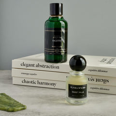 PEARLANERA DAREEN packaging box presents a premium unisex fragrance experience.