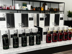PEARLANERA Malak elegant-outer-packaging presents premium gifting appeal.