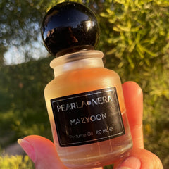Pearlanera OUD SWAP tonka bean and vetiver base for a velvety finish.