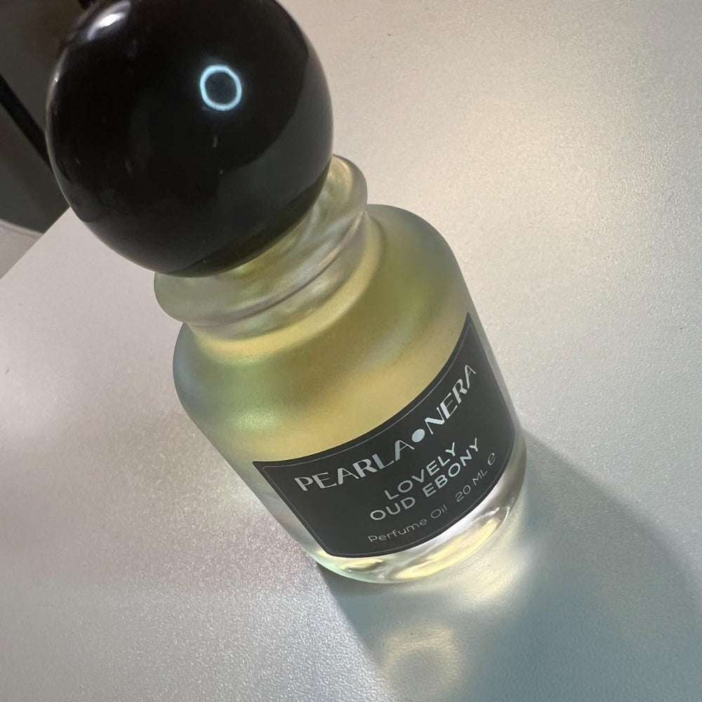 PEARLANERA Oakmoss and amber base visuals indicate a rich, lasting dry-down.