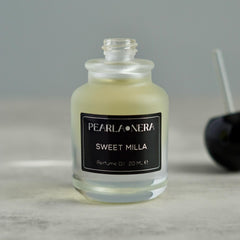 PEARLANERA Saffron floral notes cue emphasizes exotic, luxurious impression.