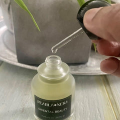 PEARLANERA Unisex elegance bottle embodies versatile daily wear and seasonal charm.