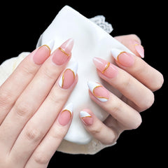 PHYLIN LEAF almond-oval nails set designed for a flattering, comfortable fit.
