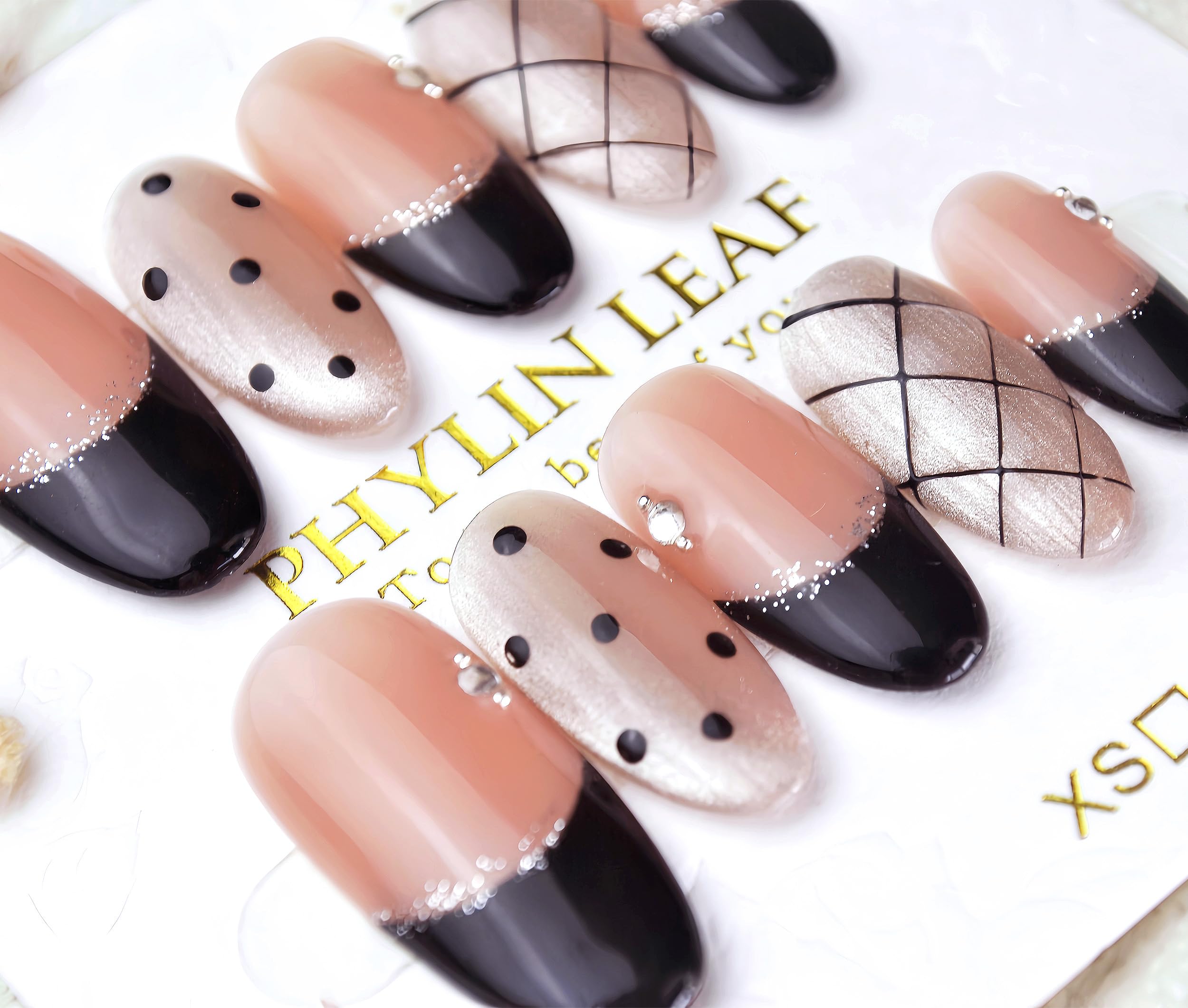 PHYLIN LEAF nails with 3D painted details enhancing nail art depth.