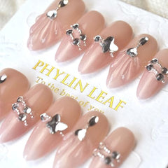 PHYLIN LEAF mid-length almond nails with a glossy pink finish for everyday elegance.