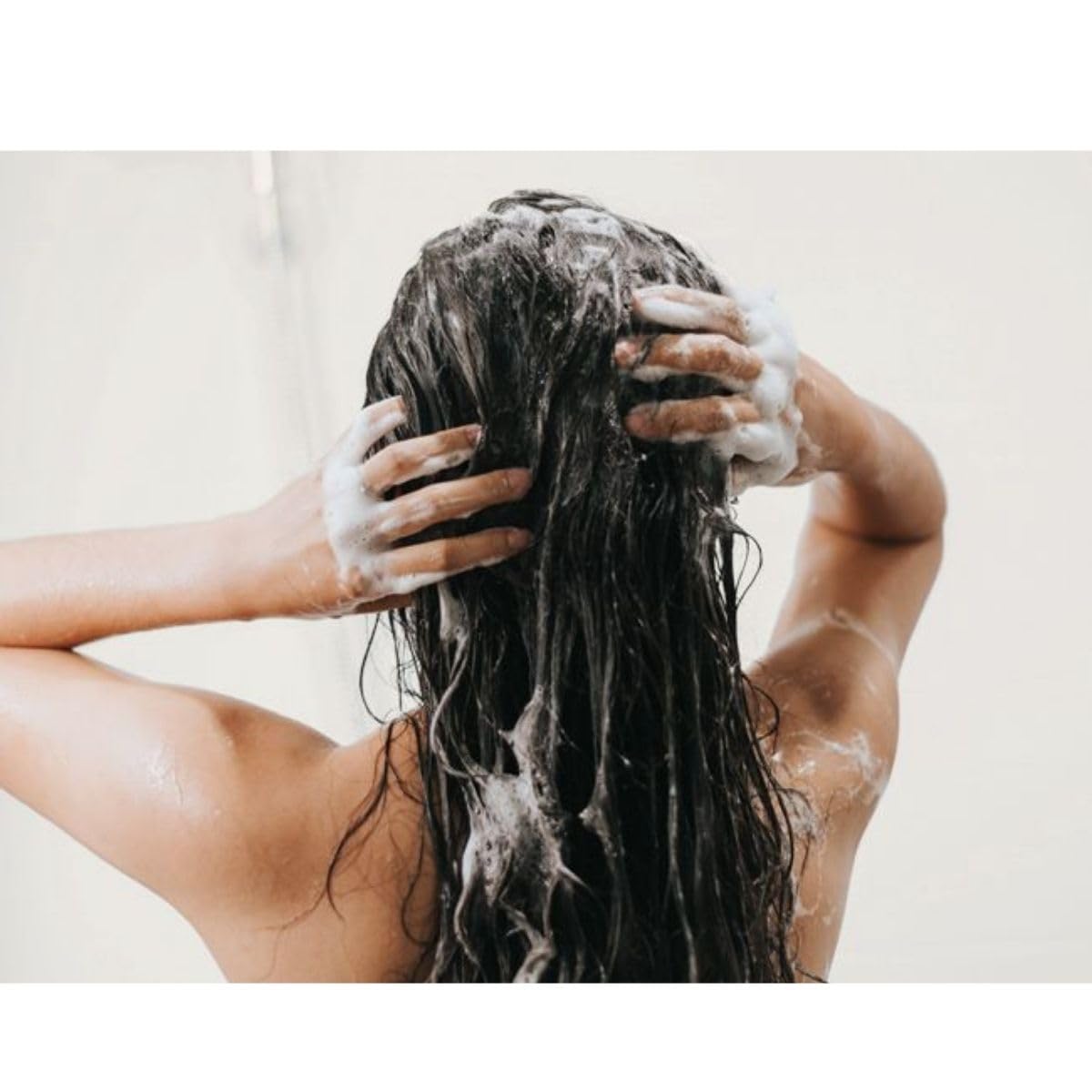 PHYTOPHYTOCYANE rosemary extract close-up highlights natural infusion for scalp balance.