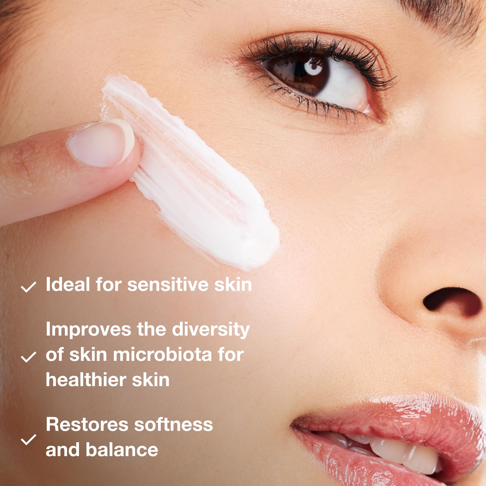 Phytomer Douceur Marine cream closeup texture shows rich consistency