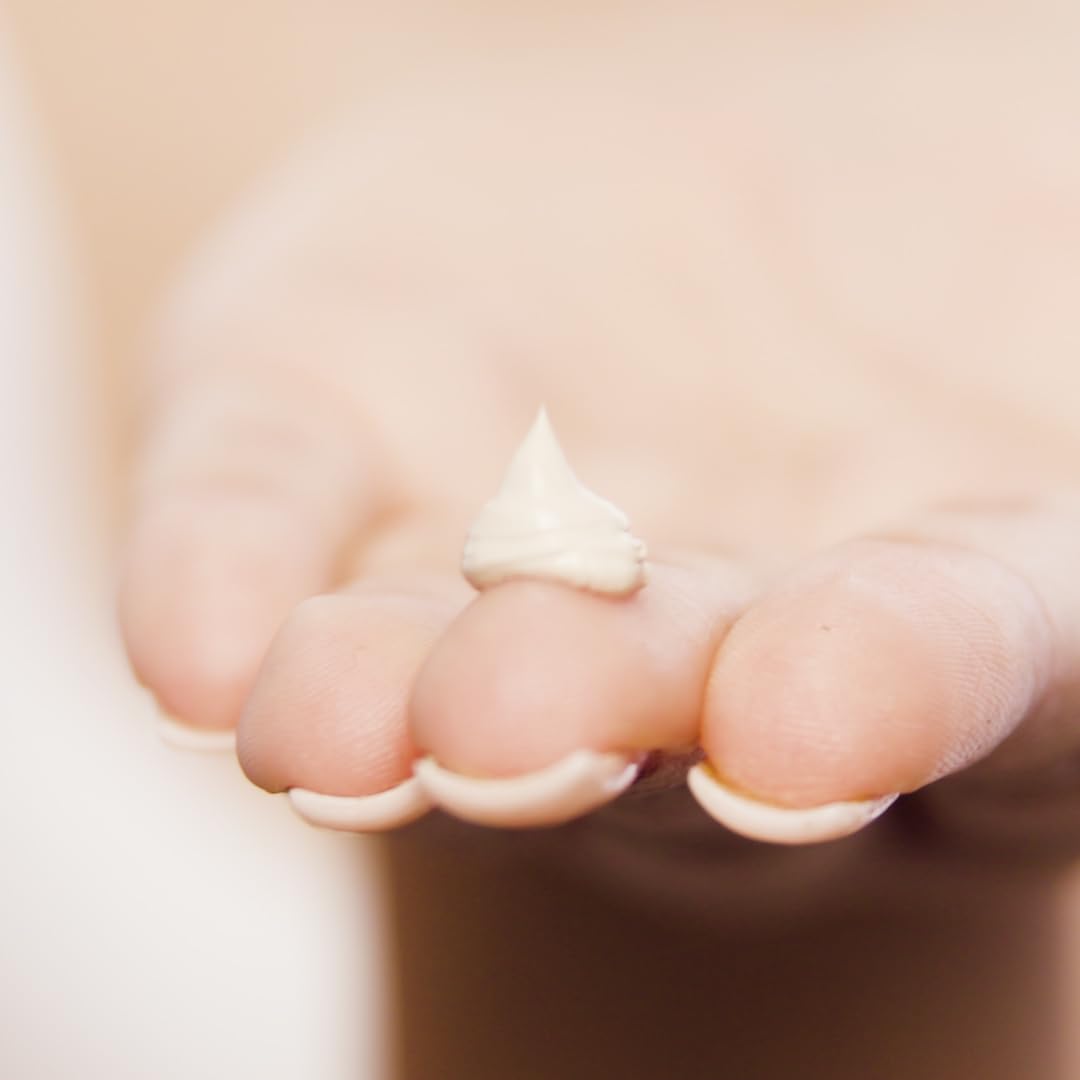 Pixi Flawless & Poreless Primer minimizes pores for a refined complexion.
