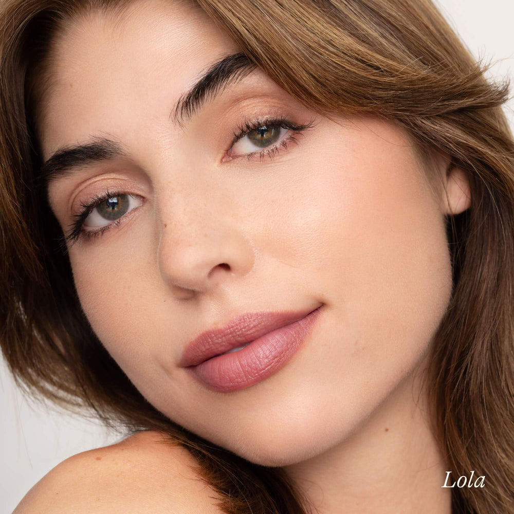 Poppy & Pout natural ingredients include beeswax and coconut oil for lips
