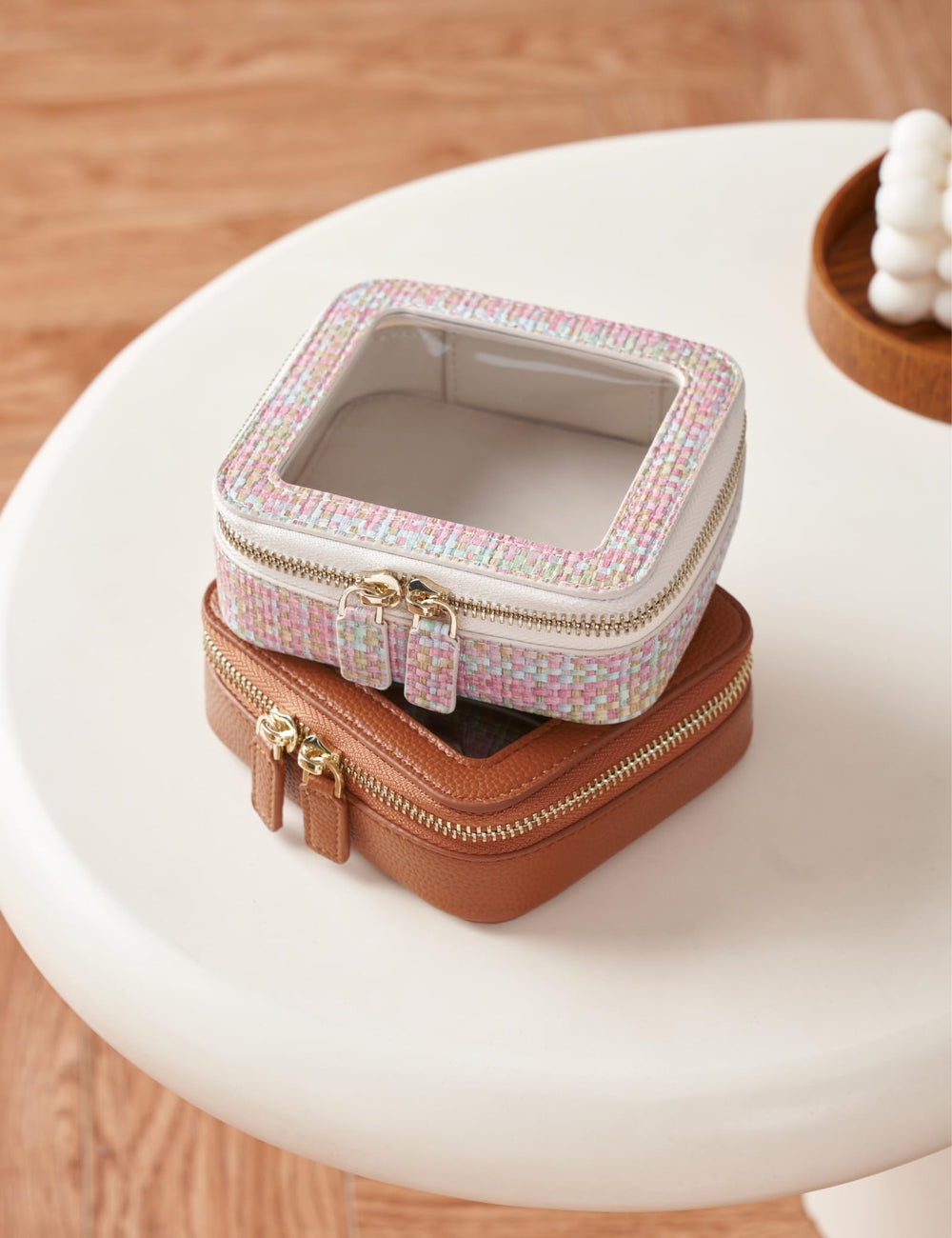 Popvibe Easy-clean surface simply wipes clean after travel days.