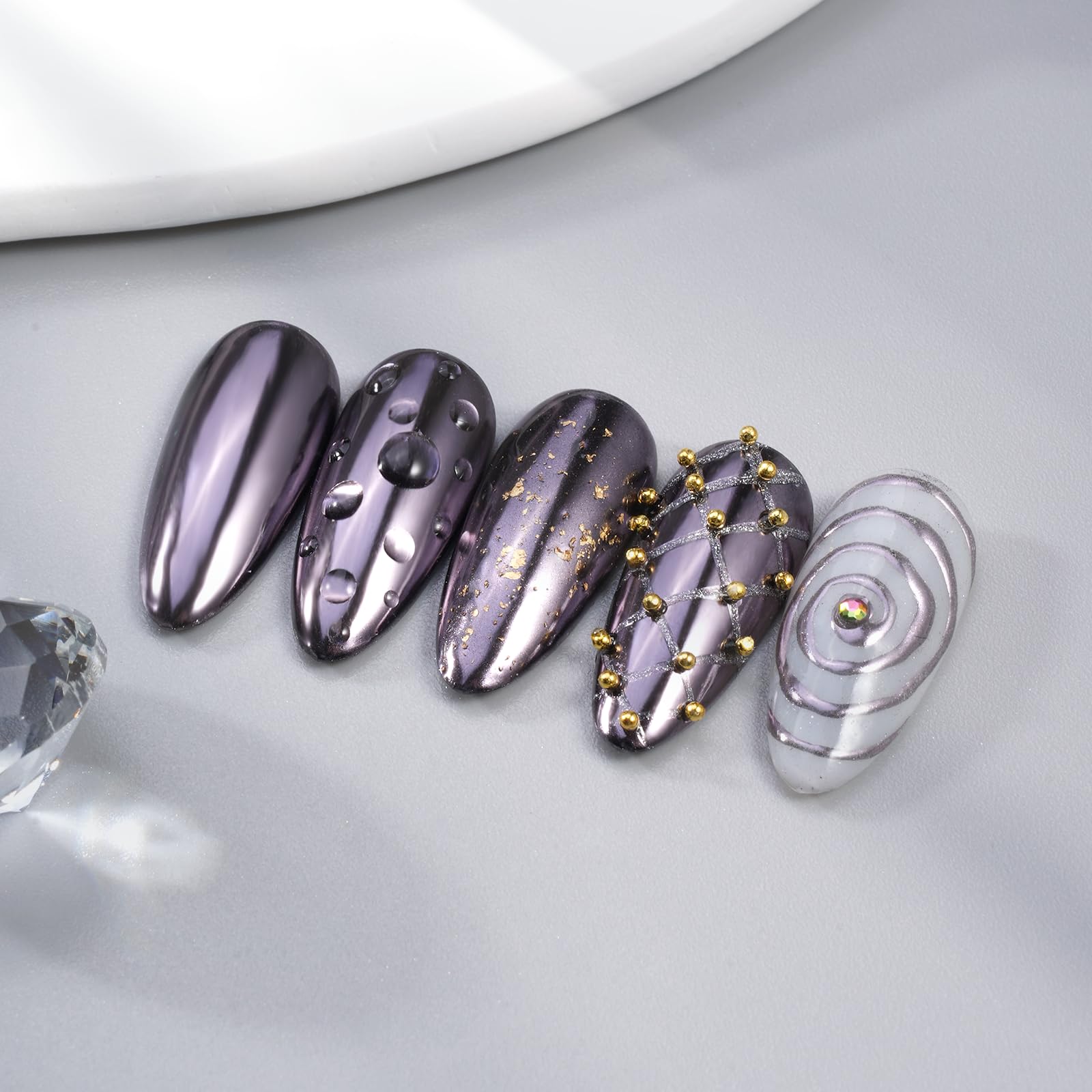 Pretty Diva silvery black chrome on nails with mirror-like shine