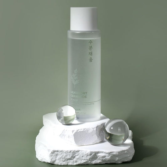 PRETTYSKIN Mugwort Daily Toner texture closeup highlights smooth absorption and moisture retention.