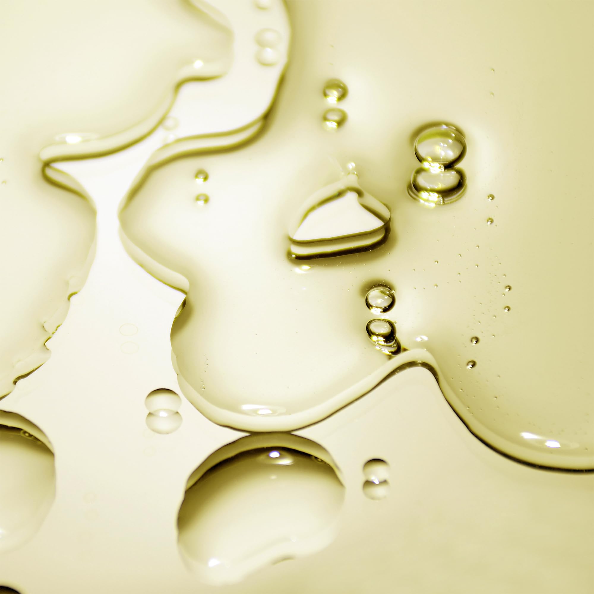 PURE FIJI oil on skin demonstrates fast absorption and a soft, radiant finish