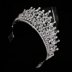 QIAIYALA gift-ready crown box makes an elegant, ready-to-gift accessory.