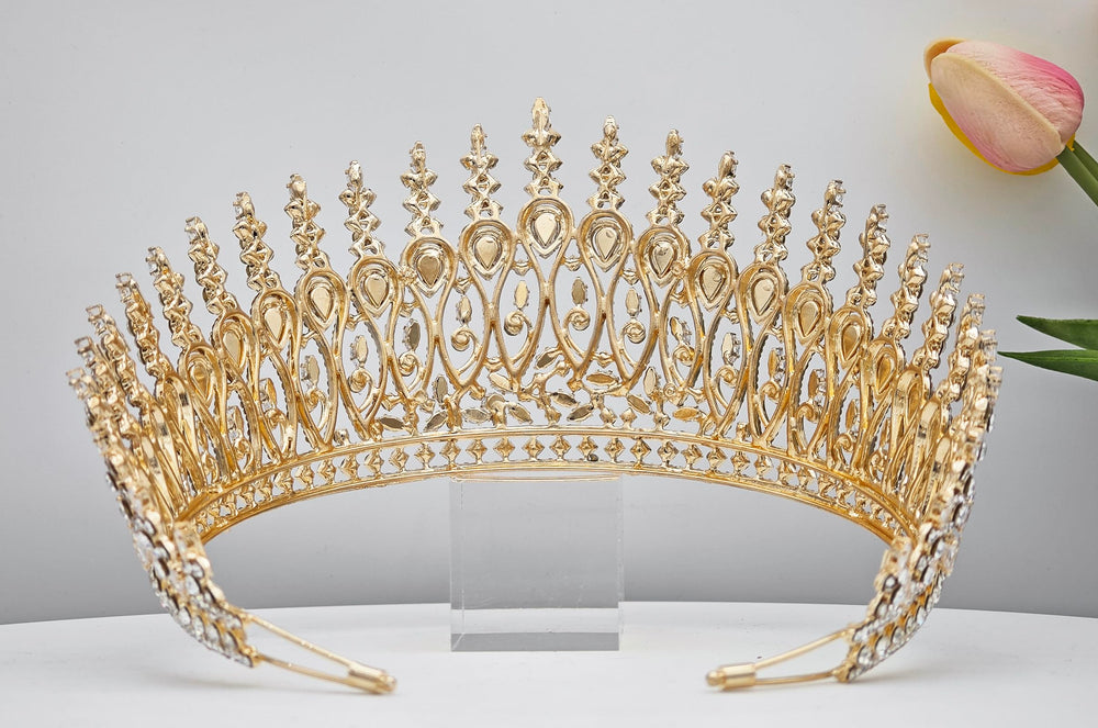 QXMYOO Zircon Crown enhances birthday looks with luminous stones.