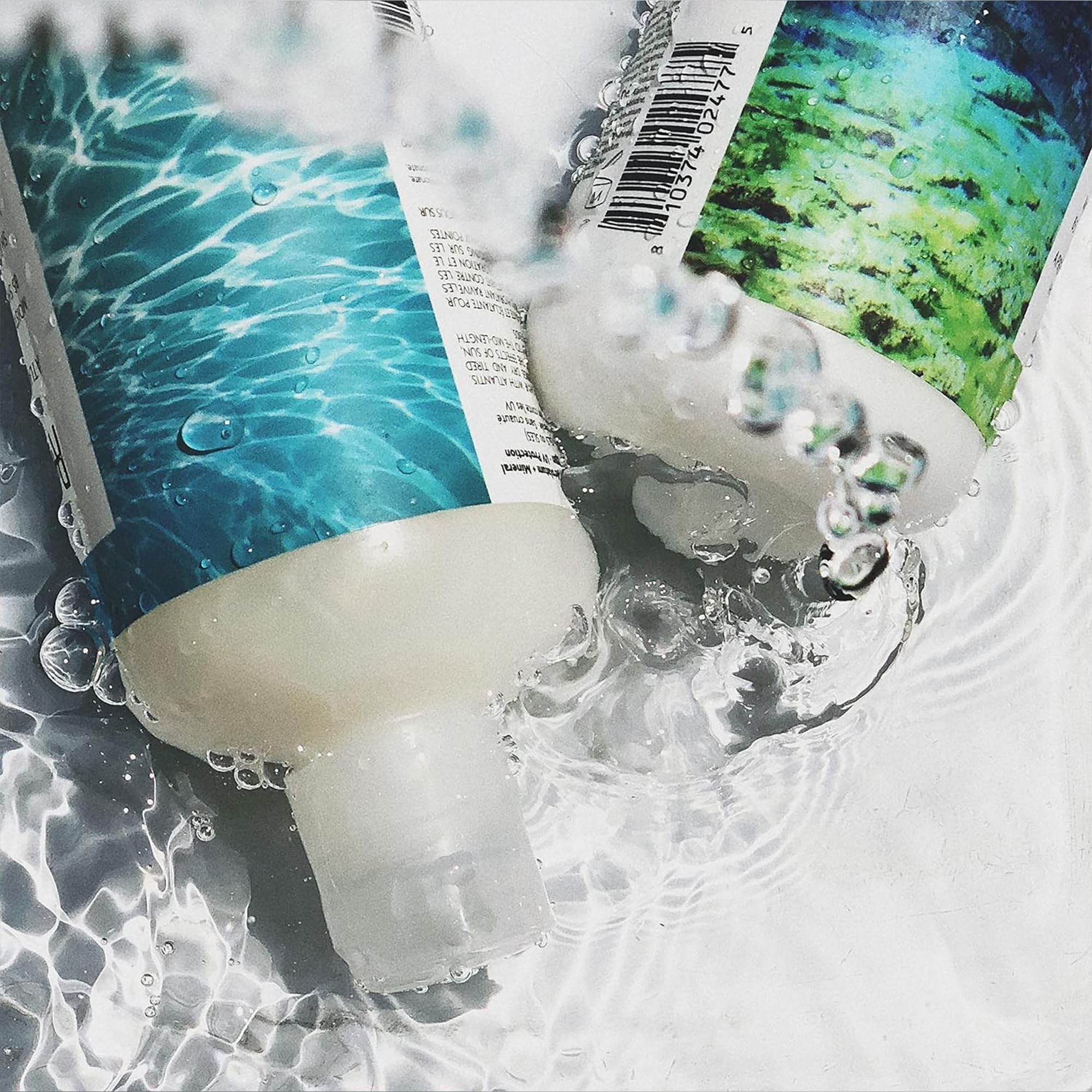 R-Co Atlantis bottle close-up reflecting premium hydration