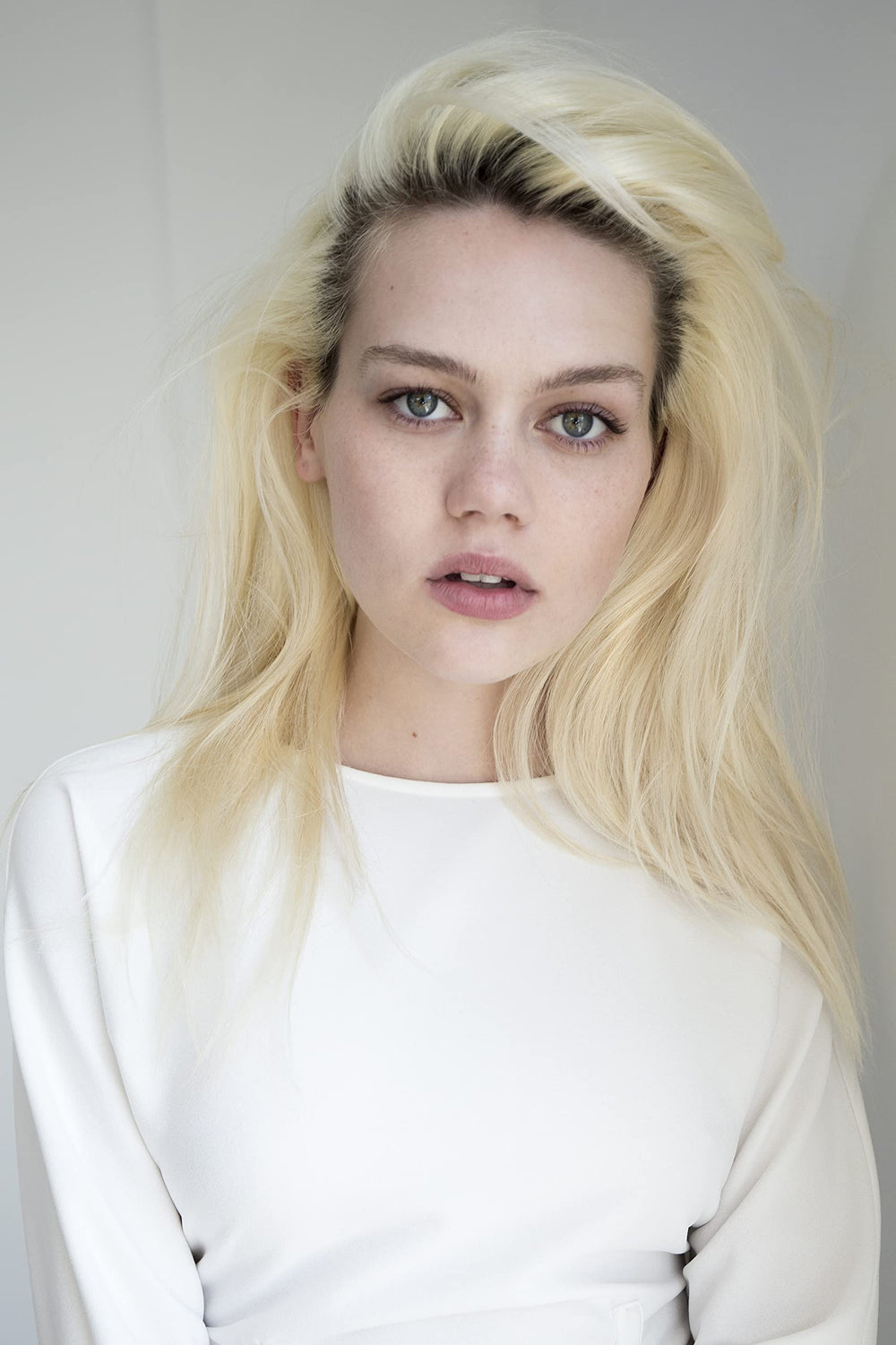 R+Co Spiritualized Dry Shampoo Mist image highlights botanical derivatives for hydration.