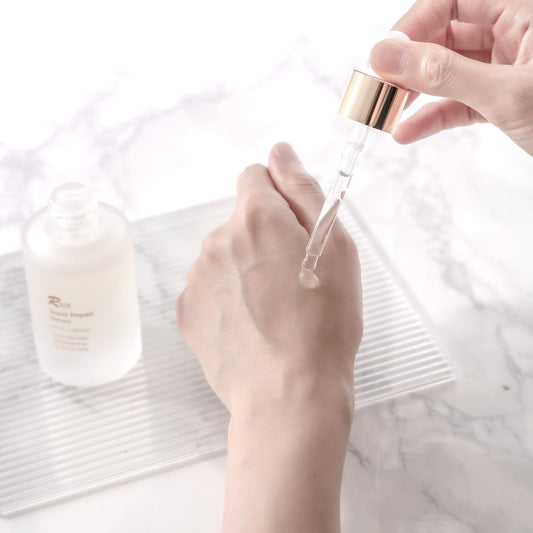 R828 serum dispensed on hand for easy application and quick absorption.