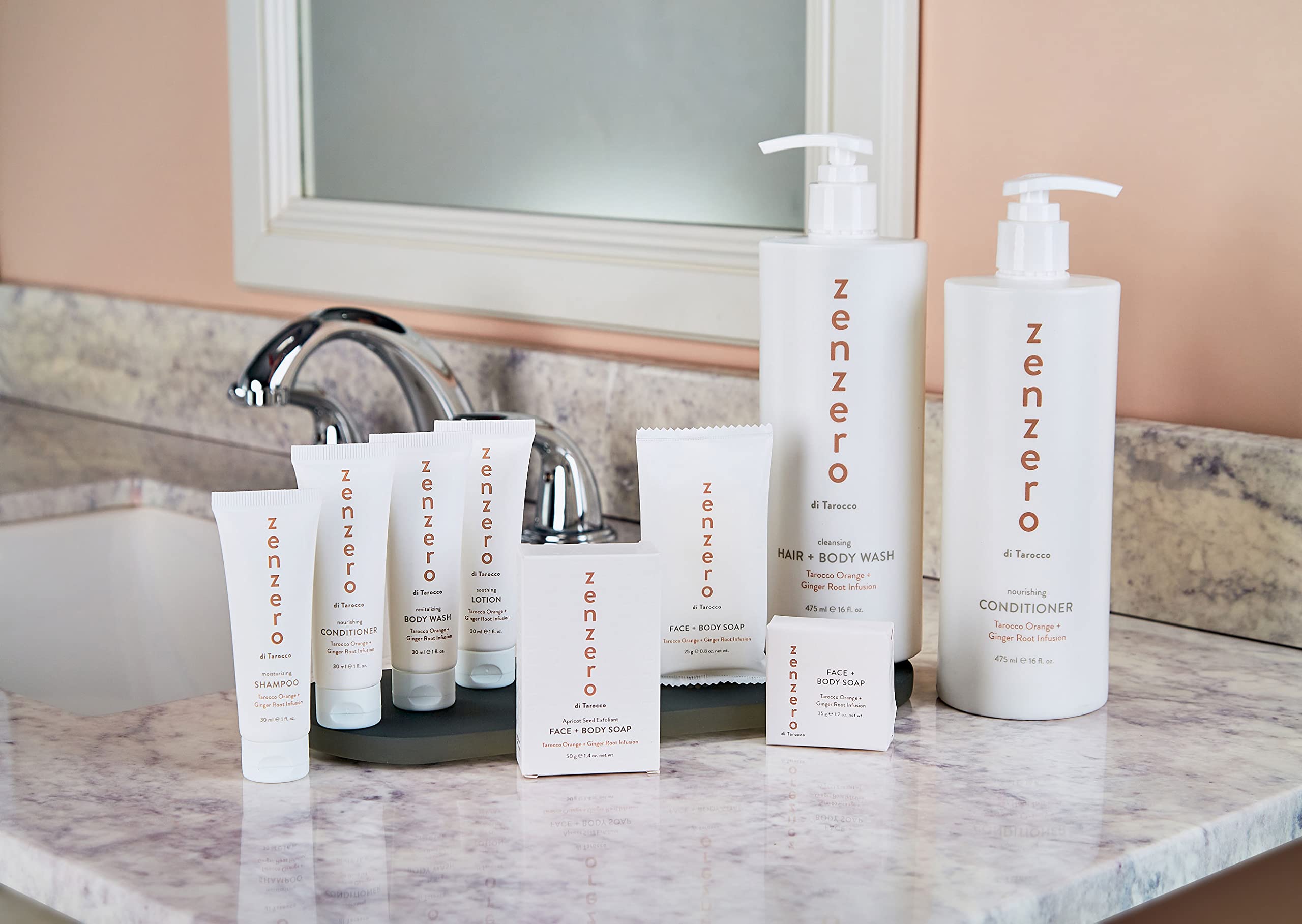 Close-up pour of RAPSI ZENZERO lotion illustrating smooth texture and fast absorption.