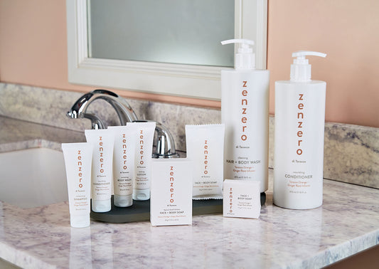 Close-up pour of RAPSI ZENZERO lotion illustrating smooth texture and fast absorption.