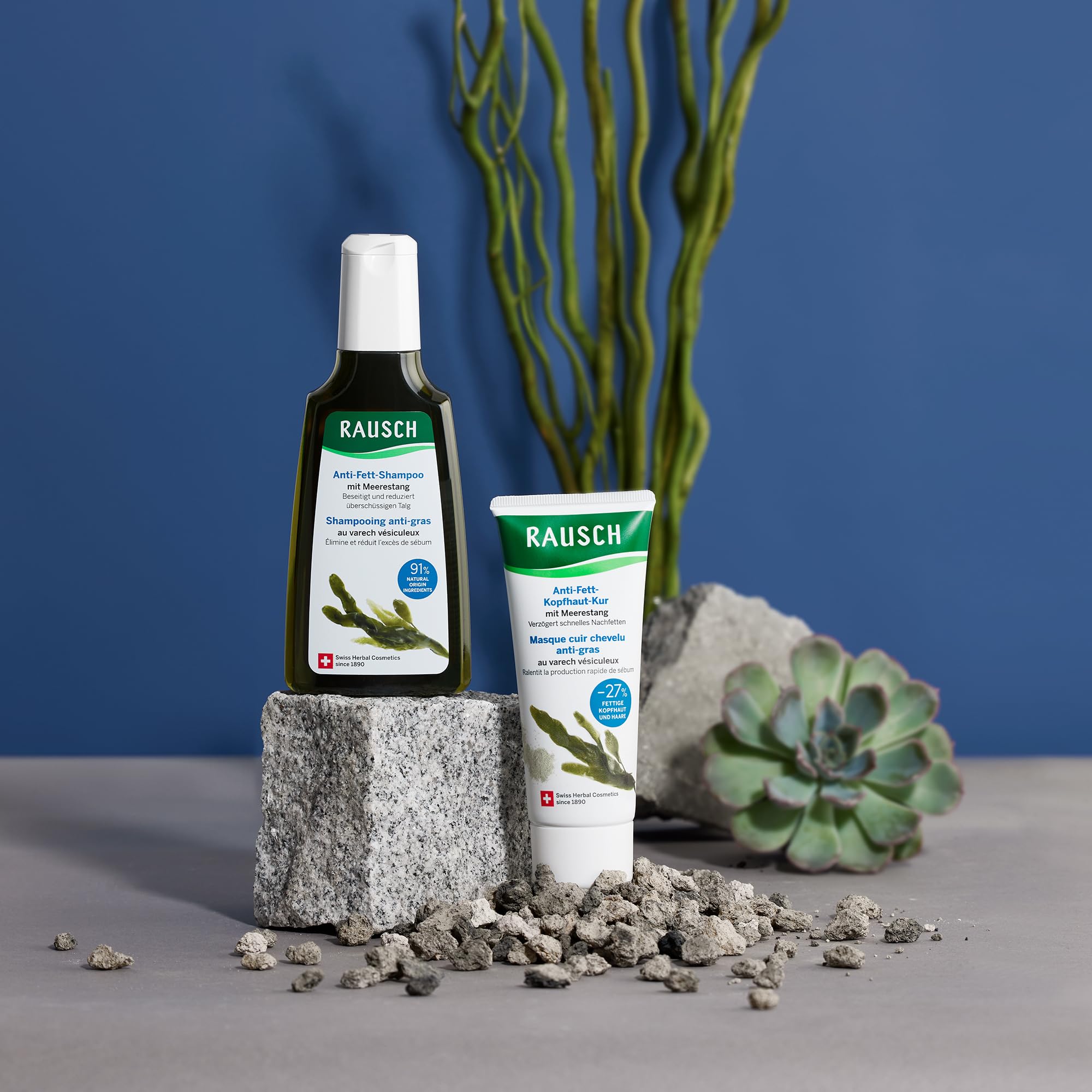 RAUSCH Seaweed Degreasing Shampoo hair-feel close-up of refreshed strands