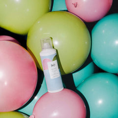 R+Co Balloon weightless hold preserves movement and volume.