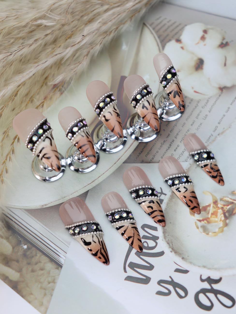 Rdntbeu rhinestones glue-on nails with glittery finish for quick glam