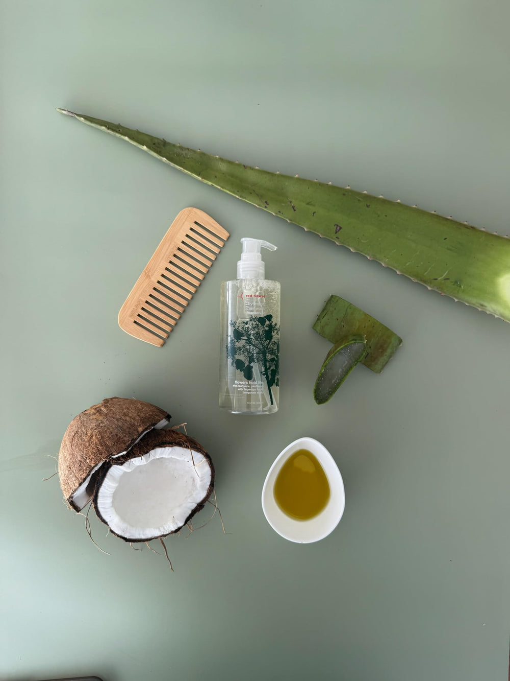 Red Flower Ocean Hydrating Hair Wash packaging shows coconut glycerin and Pro-Vitamin B5 for shine.