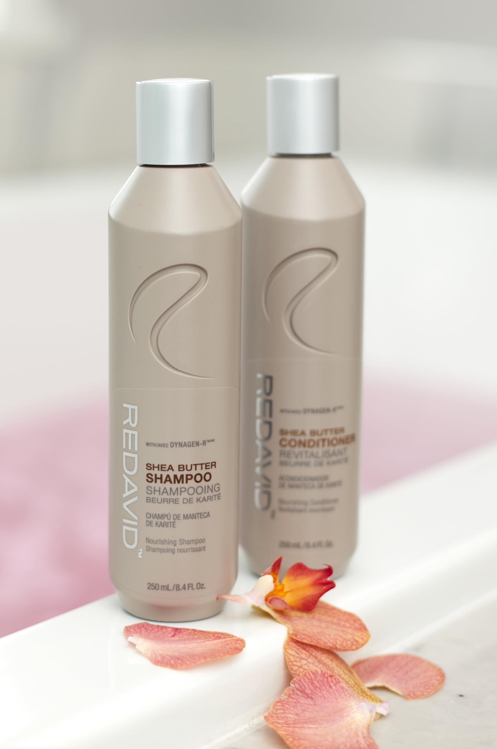 Creamy texture of Redavid conditioner ready to revitalize damaged hair.