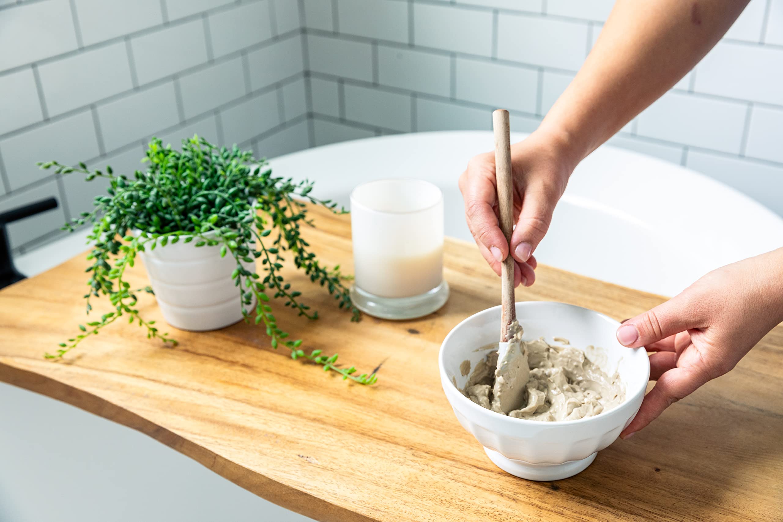 REDMOND Clay draws impurities from pores to support clear-looking skin