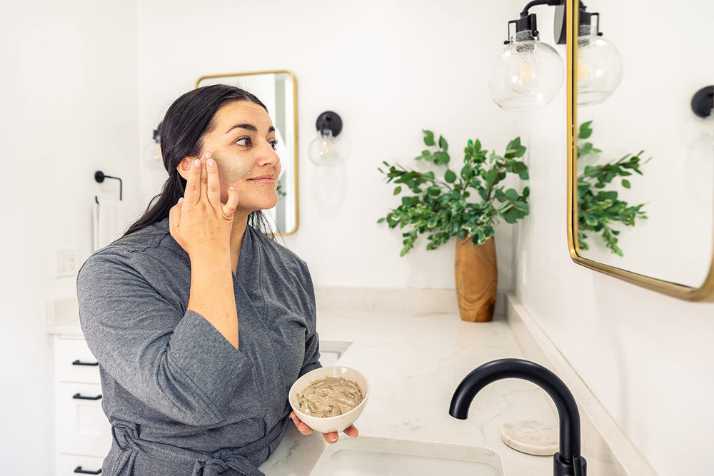 REDMOND Clay helps control sebum on oily skin for a balanced appearance